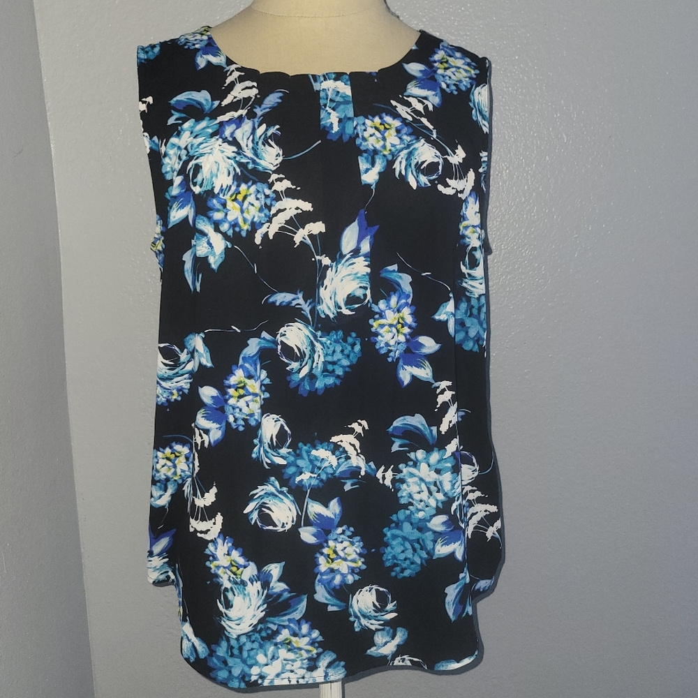 Calvin Klein womens sleeveless blouse - size 8P